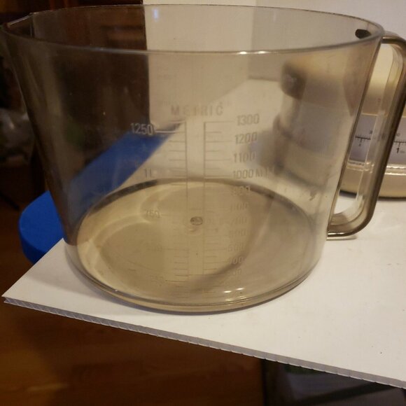 Vintage new old stock adjustable kitchen scale with 40 oz pourable measuring cup - Picture 4 of 5